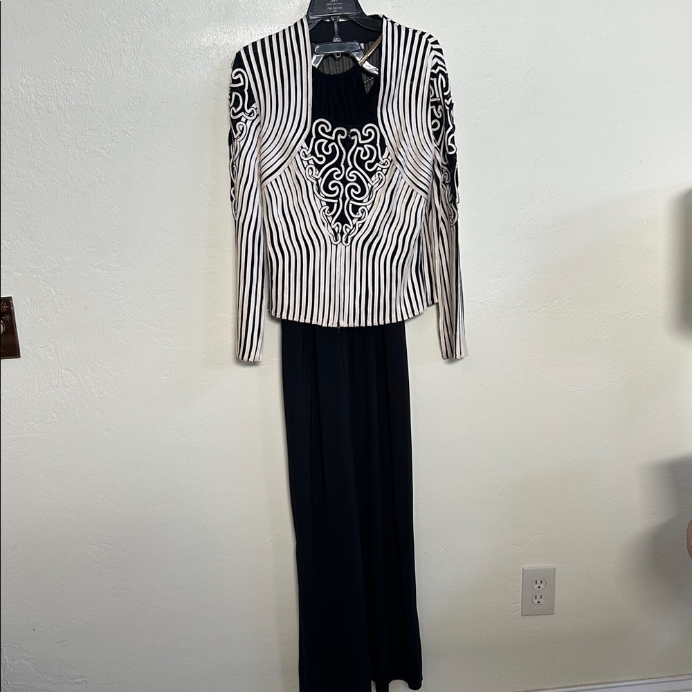 Elegant Black and White Maxi Dress